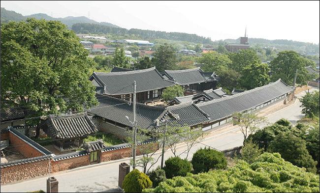 국가민속문화재 제297호 익산 김병순 고택 전경