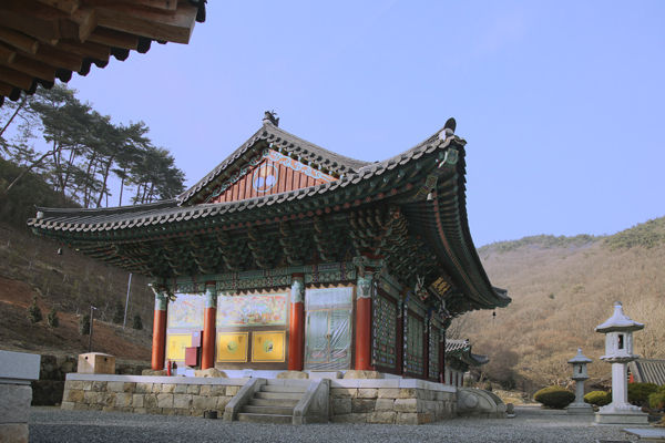 대웅전 측면모습