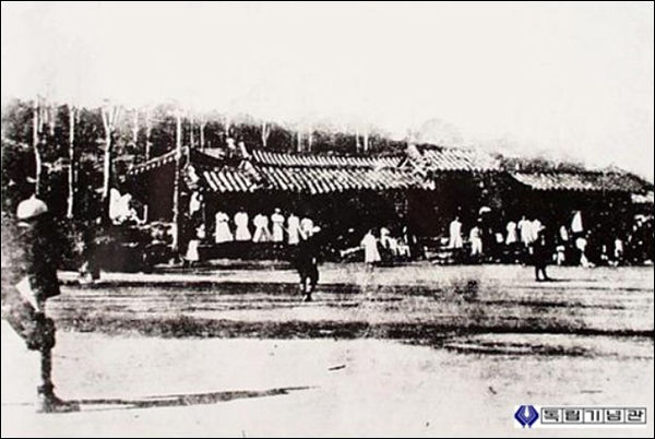 민족교육운동을 목적으로 이승훈 선생이 설립한 오산학교 전경(1915년)-독립기념관 제공