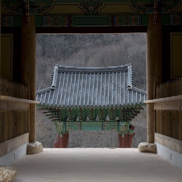 천왕문에서 본 일주문