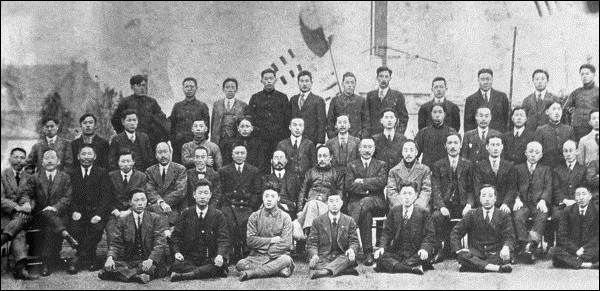 대한민국임시정부 수립 뒤 첫 1월 1일에 임정요인들이 함께 찍은 사진, 출처 국가보훈처