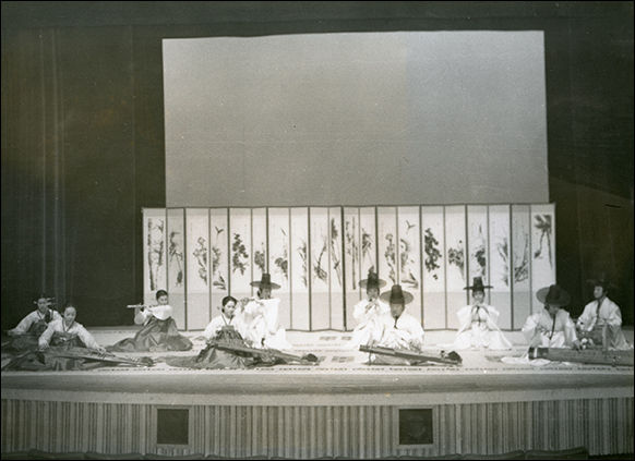 국립국악원 민속악단 창단연주회 모습,(1981년 6월 9일, 국립극장 소극장)