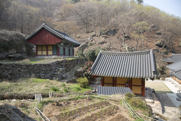 지장전과 대웅전