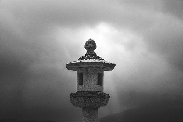 천상의 등불(수도암 석등), 최금란