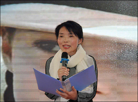 "막걸리여 내 사랑"을 랑송하는 리춘하(한족) 낭송가