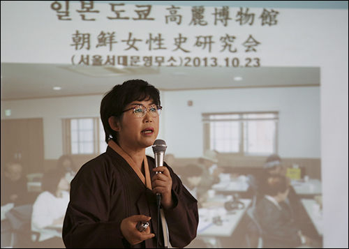 여성독립운동가에 대해 열강을 하는 이윤옥 소장