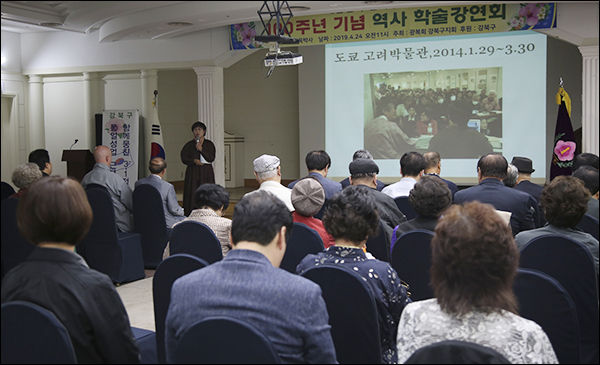 강연장을 가득 메운 참석자들