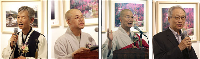 인사말을 하는 최우성 회장, 법련사 총무 성경 스님, 열린선원 법현 스님, 불교사진협회 안장헌 고문(왼쪽부터)