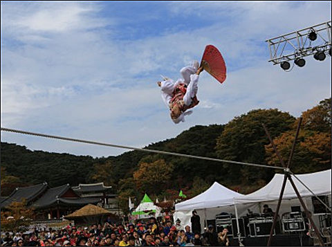 2018 전통연희페스티벌에서 선보인 남창동의 줄타기