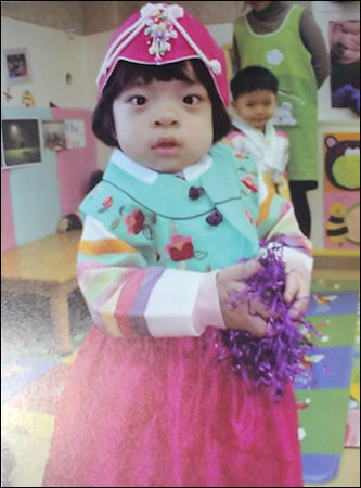 비록 장애를 안고 태어난 아기천사 유진이. 지구별 할미 가족으로부터 무한한 사랑을 받았던 손녀 유진이