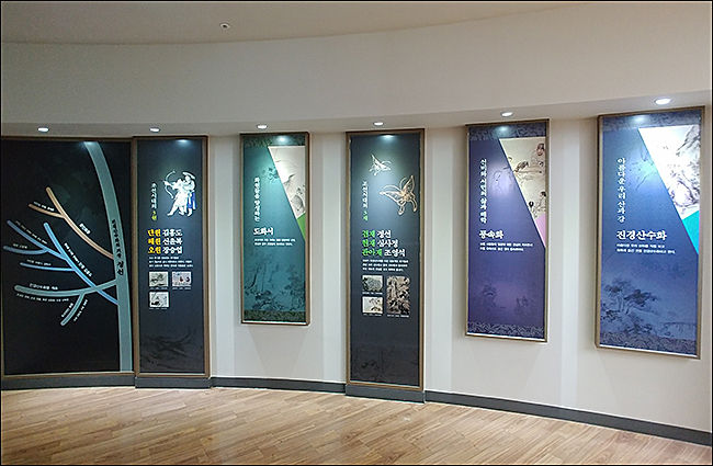 풍속화, 진경산수화 등 다양한 분야에서 탁월한 그림 솜씨를 뽐냈던 최북의 그림세계가 잘 설명되어 있다.