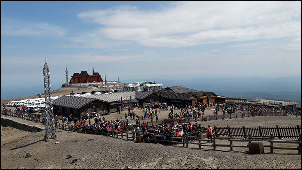 능선에서 내려다본 풍경, 평일인데도 관광객이 많았다.