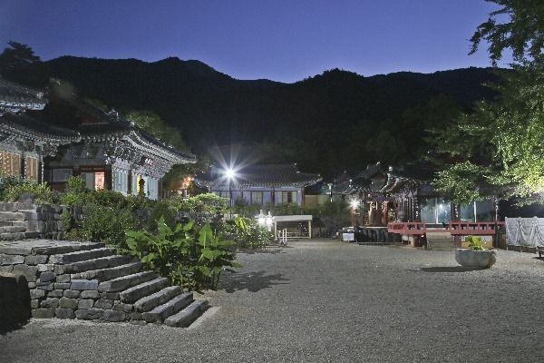 새벽 대원사 경내