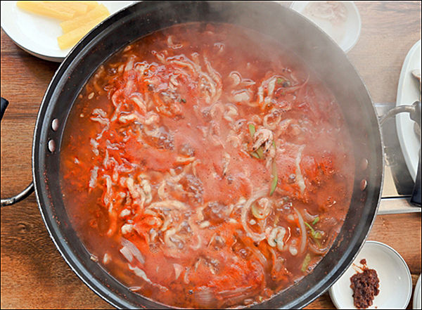 민물새우칼국수, 충남 공주시 일원, 7,000~9,000원대