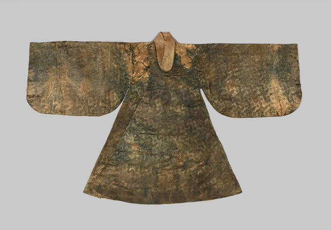 구름과 보배무늬 단령(雲紋緞團領), 조선 19세기 후반, 길이 138cm, 화장 108cm