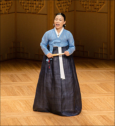 김소희 명창의 춘향가 가운데 ‘갈까보다’ 대목을 부르는 국립국악원 이주은 명창