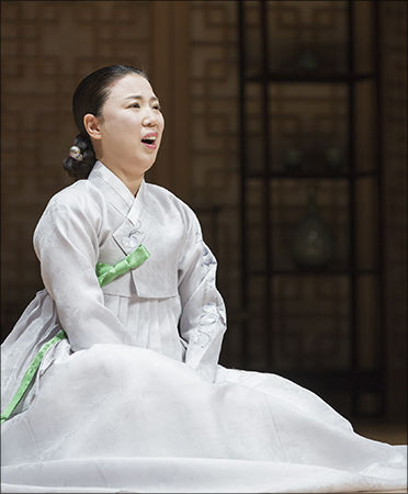 오복녀 명창의 서도소리를 부르는 유지숙 명창