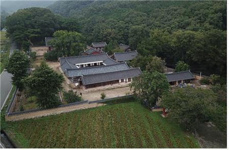 독락당(獨樂堂) : 회재 이언적 선생이 정치적 희생으로 파직당한 1532년부터 어머니를 모시고 학문에 정진하며 살았던 유서 깊은 한옥
