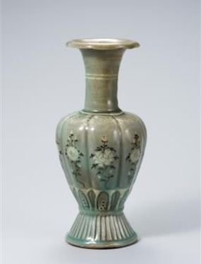 자 국화 모란무늬 참외모양 병, 고려 12~13세기, 높이 25.6cm, 국보 제114호 ⓒ국립중앙박물관