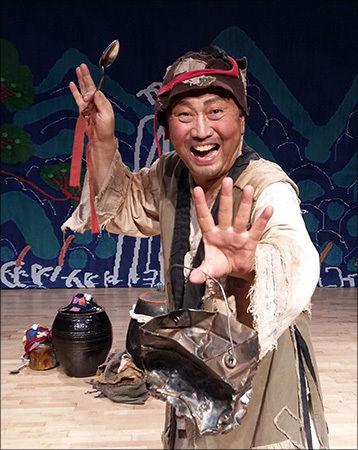 모노드라마 <품바> 한 장면