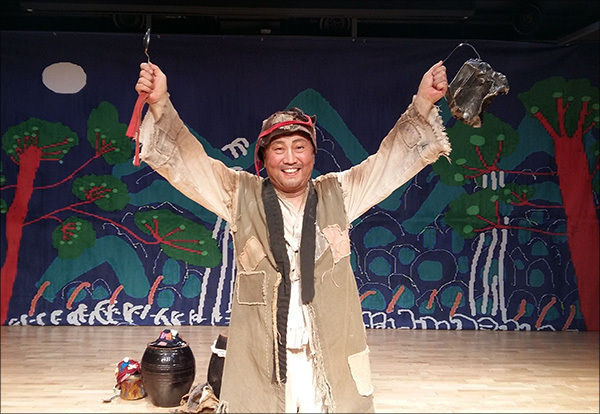 모노드라마 <품바> 한 장면