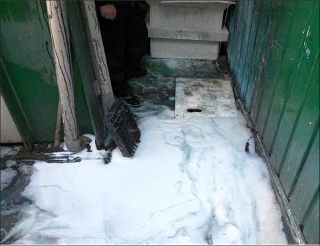 세정집진시설에서 발생하는 폐수를 우수로로 무단방류하는 장면(자료사진, 환경부 제공)