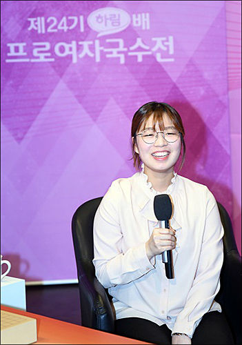 우승 뒤 소감을 말하는 최정 9단