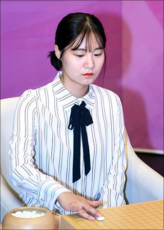 최정 9단을 넘지 못하고 다음 기회를 기약하게 된 오유진 7단