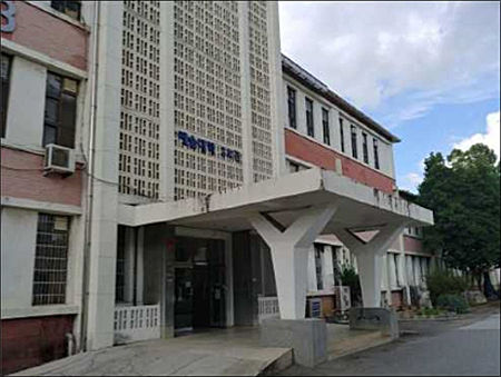 등록문화재 제766호 전북대학교 구 문리과대학 근경