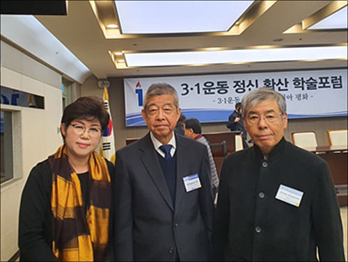 포럼에 참가한 기자, 오다가와 고 씨, 우치다 마사토시 씨(왼쪽부터)