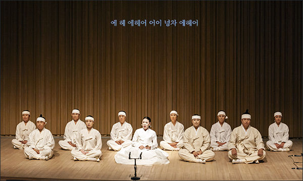 '상여소리'를 부르는 유지숙 명창과 제자들 ©우종덕