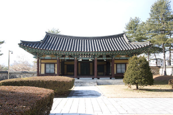 충렬사 내 강당