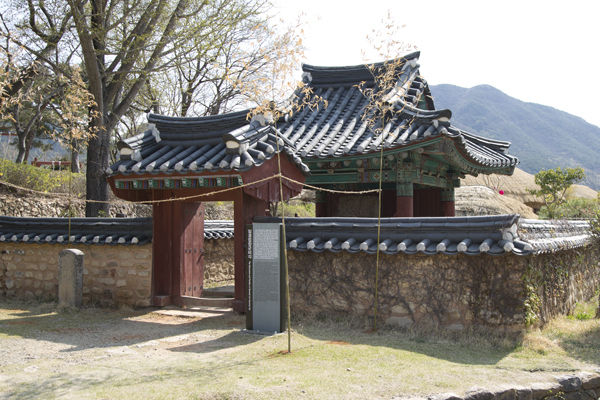 순천 낙안읍성 안에 임경업장군의 공적을 기려 백성들이 세워준 임경업장군비