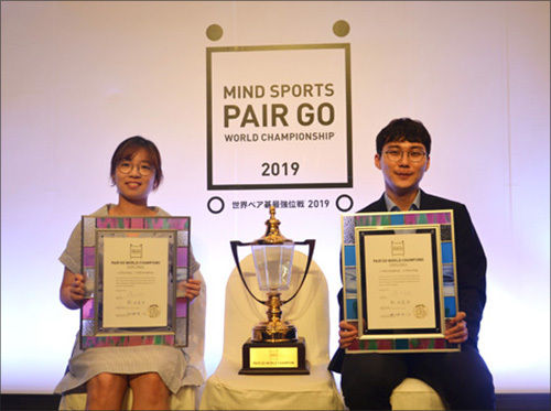 최정 9단(왼쪽)과 박정환 9단이 2019 세계페어바둑 최강위전에서 대회 2연패에 성공하며 환상 호흡을 과시했다