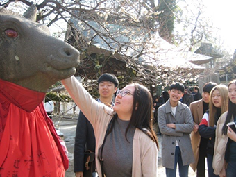 지난해 일본 연수에 참석했던 학생들의 문화 답사 자료사진