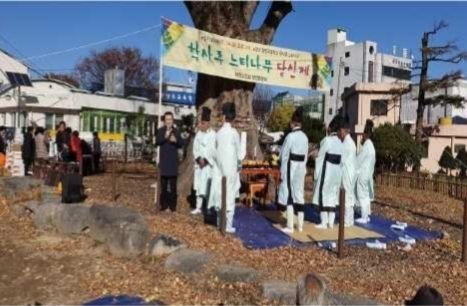 학사루 느티나무에서 열리는 당산제