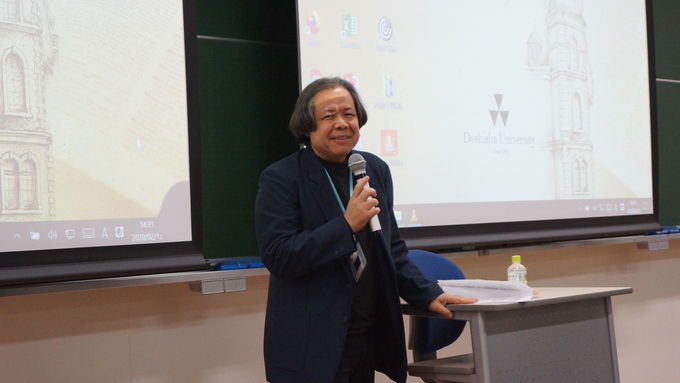 교토 도시샤대학 내 '윤동주 시비 건립 25주년' 특별 강연을 하고 있는 타고 기치로 씨