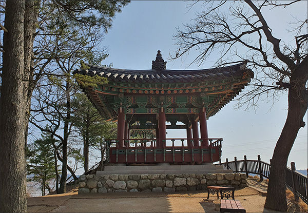 옆에서 본 반구정