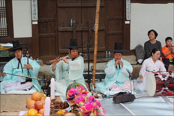 금성당제 악사 박덕근(피리), 김선호(대금), 최태영(해금), 이옥선(장고)
