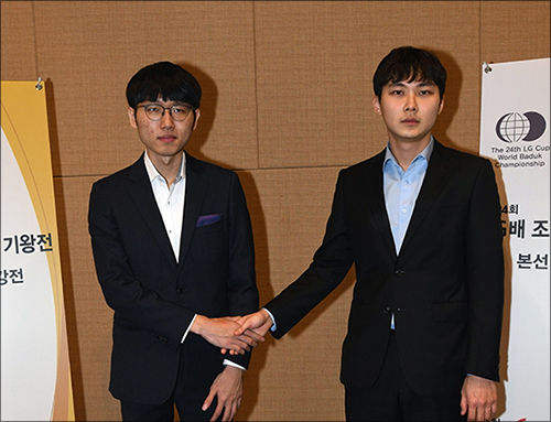 순위 1위 신진서 9단은 극복팀에, 2위 박정환 9단은 기원팀에 뽑혔다