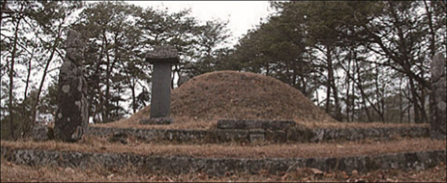 온계 이해의 무덤과 묘비(안동시 도산면 온혜리)