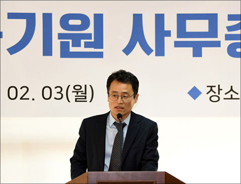 기자 간담회를 열고 바둑계의 청사진을 밝히는 양재호 한국기원 사무총장