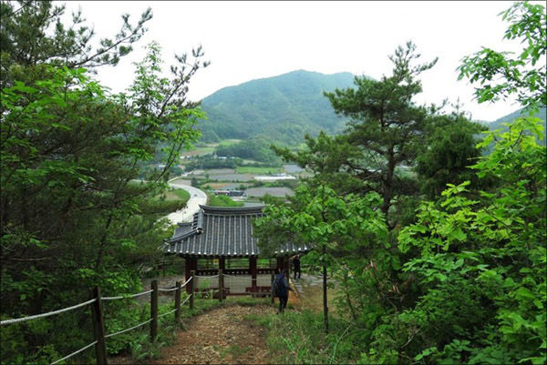 중국 적벽강의 정자 이름을 본 따 아양정이라고 이름을 붙인 정자