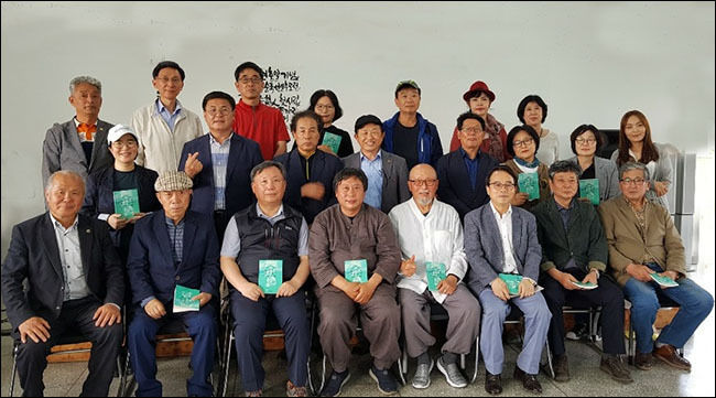 ‘한라에서 백두까지 그리고 그 너머’ 출판– ‘23번째 6.6. 현충일 기념 순국선열 사진 추모전’ 참석자들