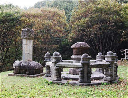 태조 복원 태실(충청남도 금산군 추부면)