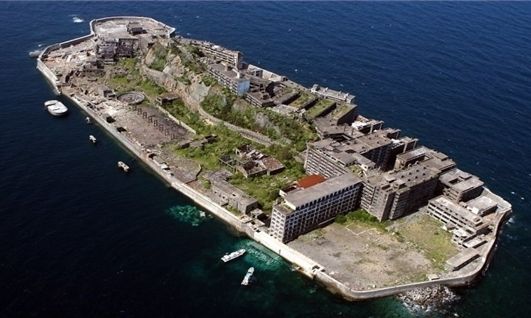 과거 ‘하시마탄광’이었던 조선인들의 원혼이 서린 <군함도(軍艦島)>