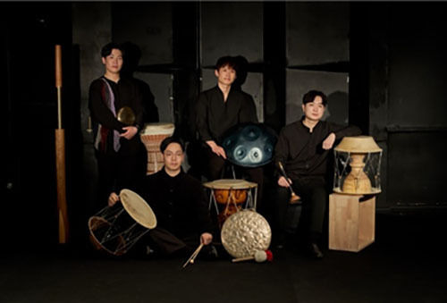 '방하착 放下着’ (연주자 공동 구성) / 북ㆍ디저리두 유병욱, 태평소ㆍ소리 이민형, 장구ㆍ징 조한민, 소리ㆍ징 방지원