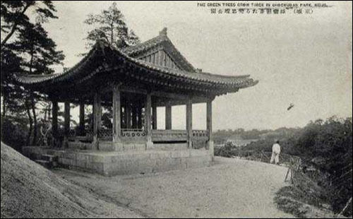 일제강점기 장충단으로 옮겨진 의정부 정자(1926년 추정)