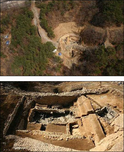 거열산성 1차성 집수시설과 성벽(위) / <거열산성 1차성 집수시설 전경