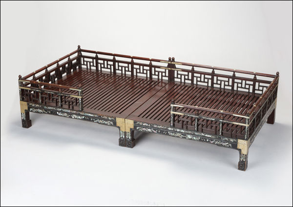 자개평상(平床), 98.5×98.5×47, 국립민속박물관